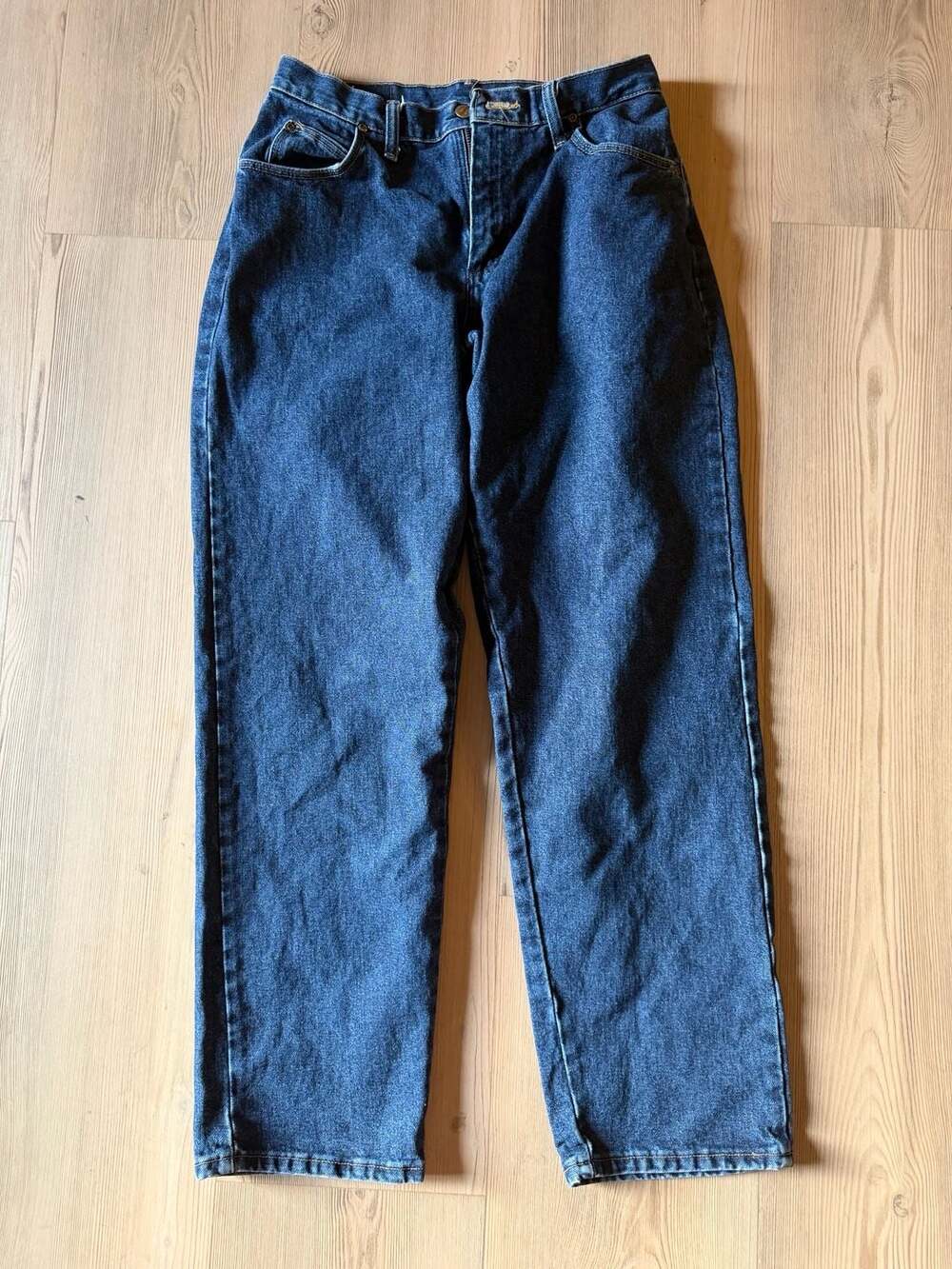 Wrangler Women's WB101AD Relaxed Fit High-Rise Straight Leg Jeans